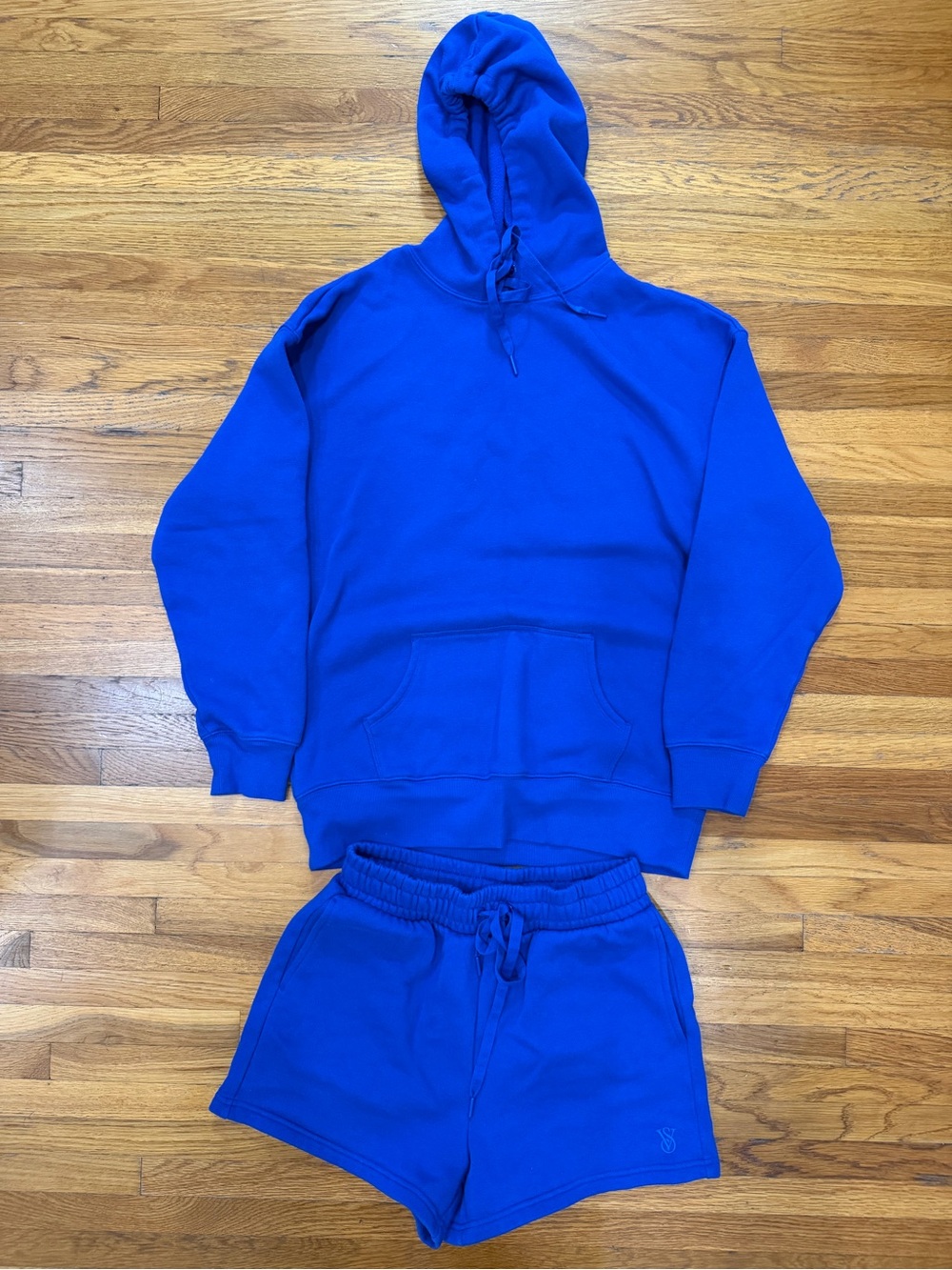 VICTORIAS SECRET - WOMEN’S HOODIE & SHORTS - SIZE XS